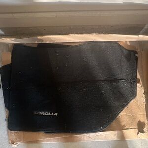 Nib original Toyota Corolla Black Carpet Floor Mat - Set